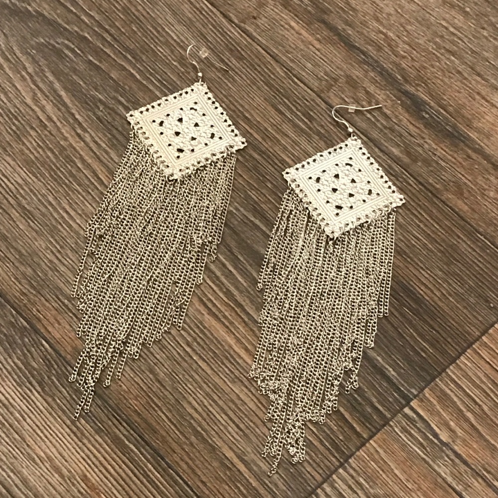 ⭐️NEW⭐️ Silver Dangly Earrings!